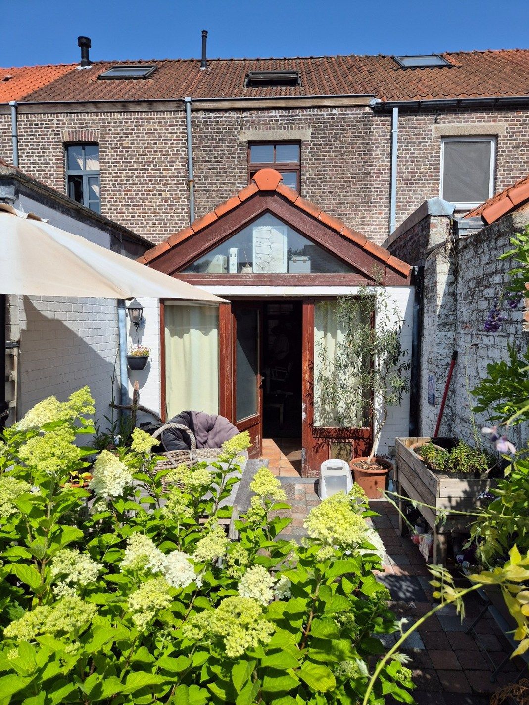 Brugge: sympathieke woning met 2 slpk nabij de Coupure foto 3