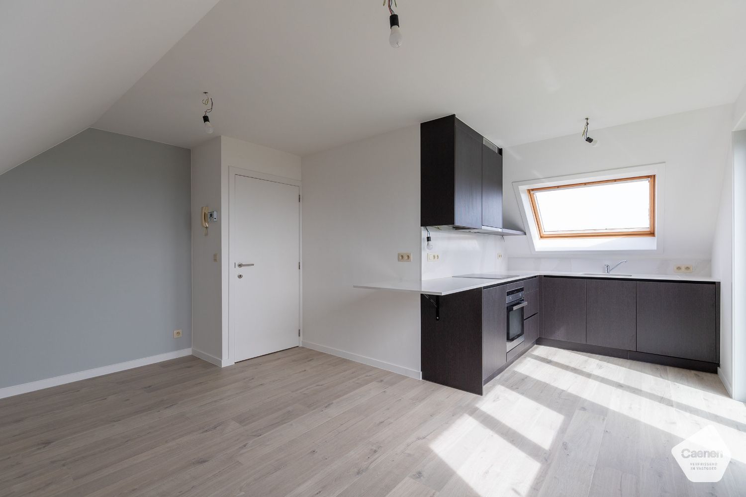 Gerenoveerd appartement met panoramische verzichten in Oostduinkerke! foto {{pictureIndex}}