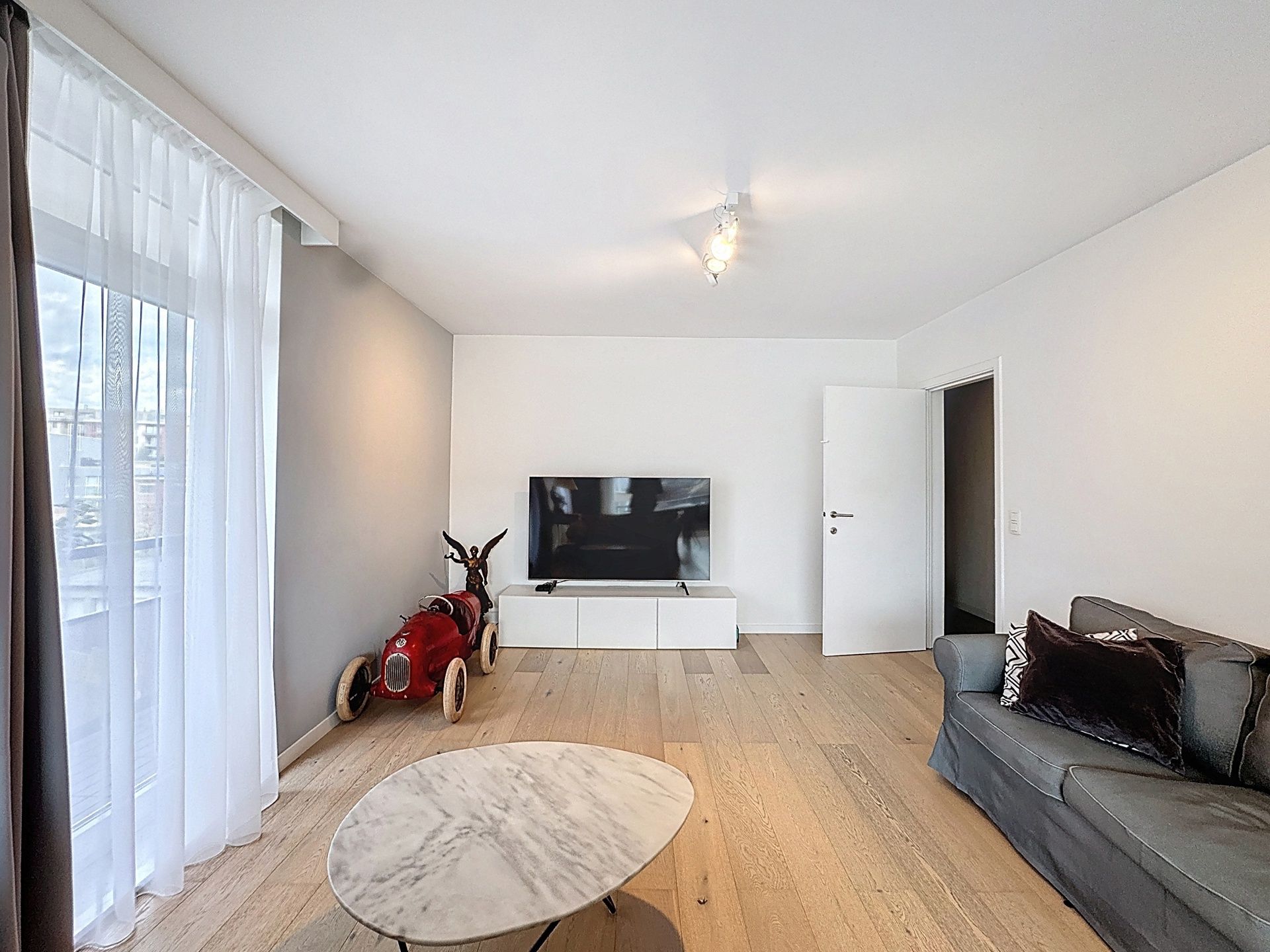 Appartement 3 slpk. met 2 terrassen, kelder en parking foto 3