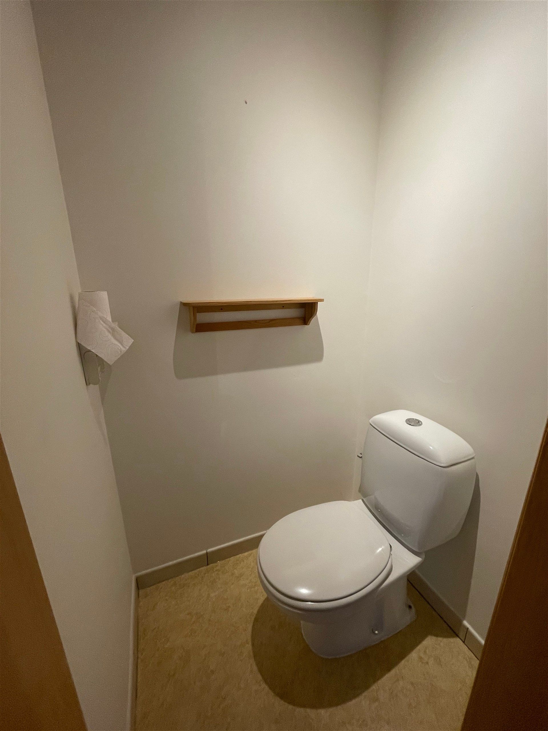 Gunstig gelegen 3 slaapkamer duplex appartement met garage.  foto 24