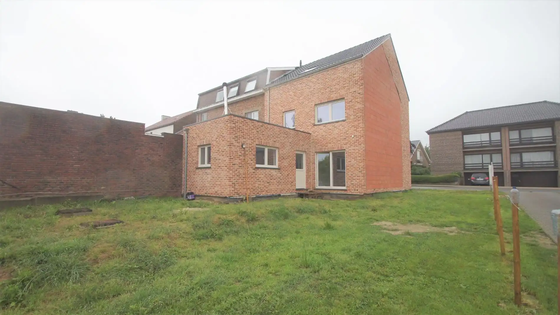 Zeer recente woning met 3 ruime slpks, tuin en terras foto 13