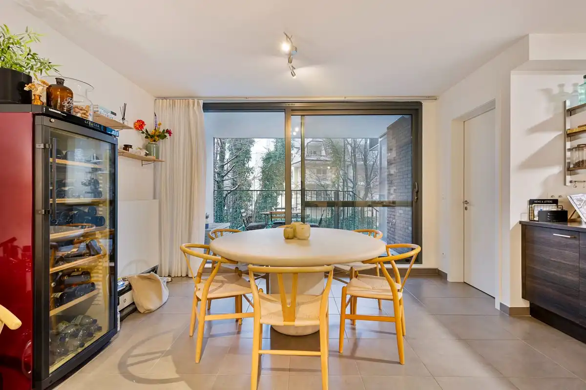 VERKOCHT - Energiezuinig 3 slaapkamer appartement met zonnig terras en tuin. foto 4