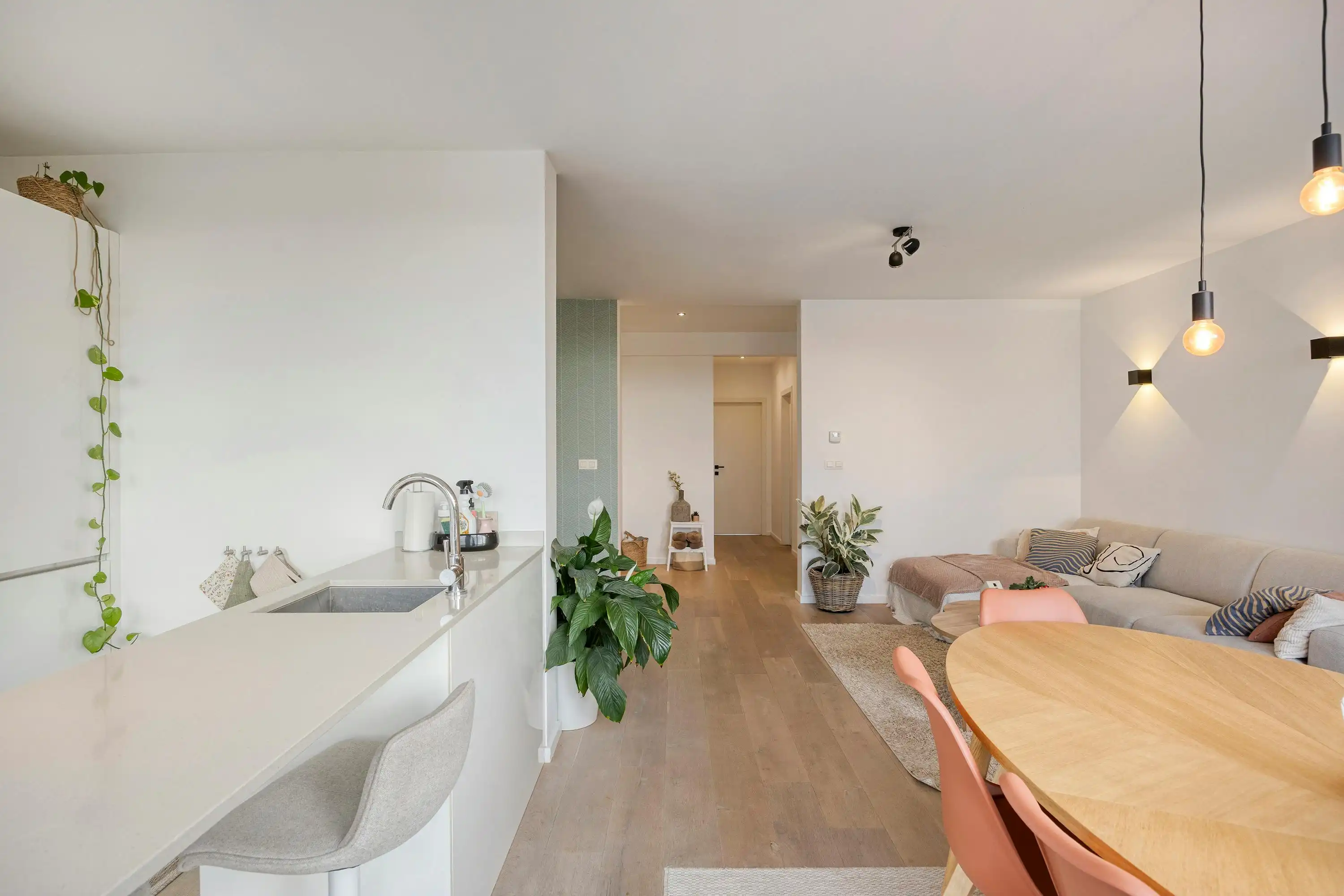 Lichtrijk appartement met 2 slaapkamers te koop in Merksem foto 8