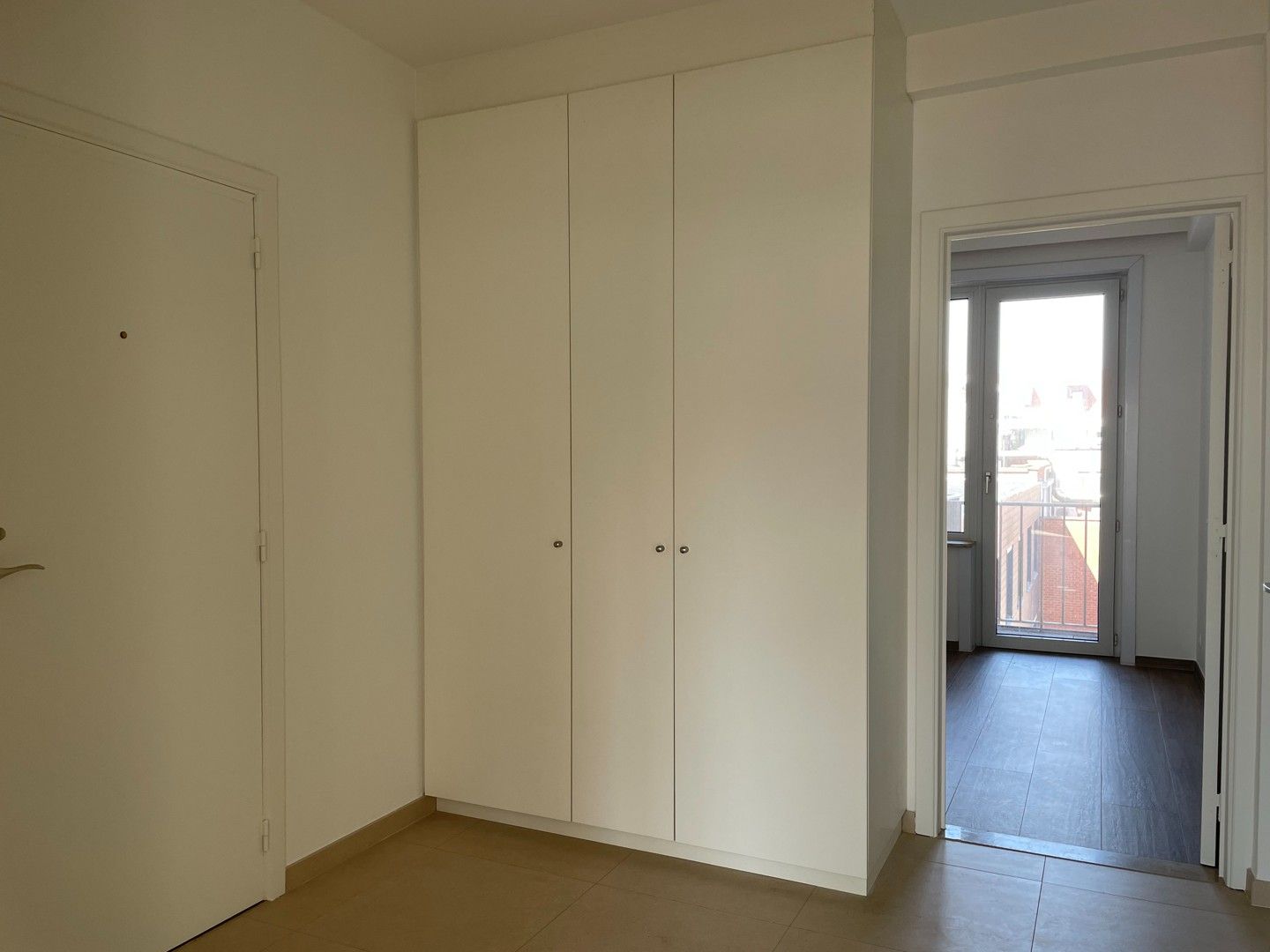 Verzorgd en vernieuwd ongemeubeld appartement met balkon in de Lippenslaan te Knokke foto 10