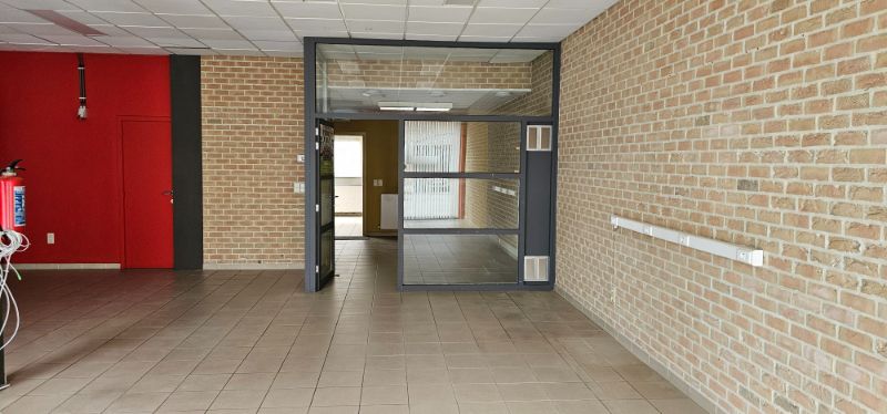 Winkel/kantoorpand te Wondelgem centrum foto 2