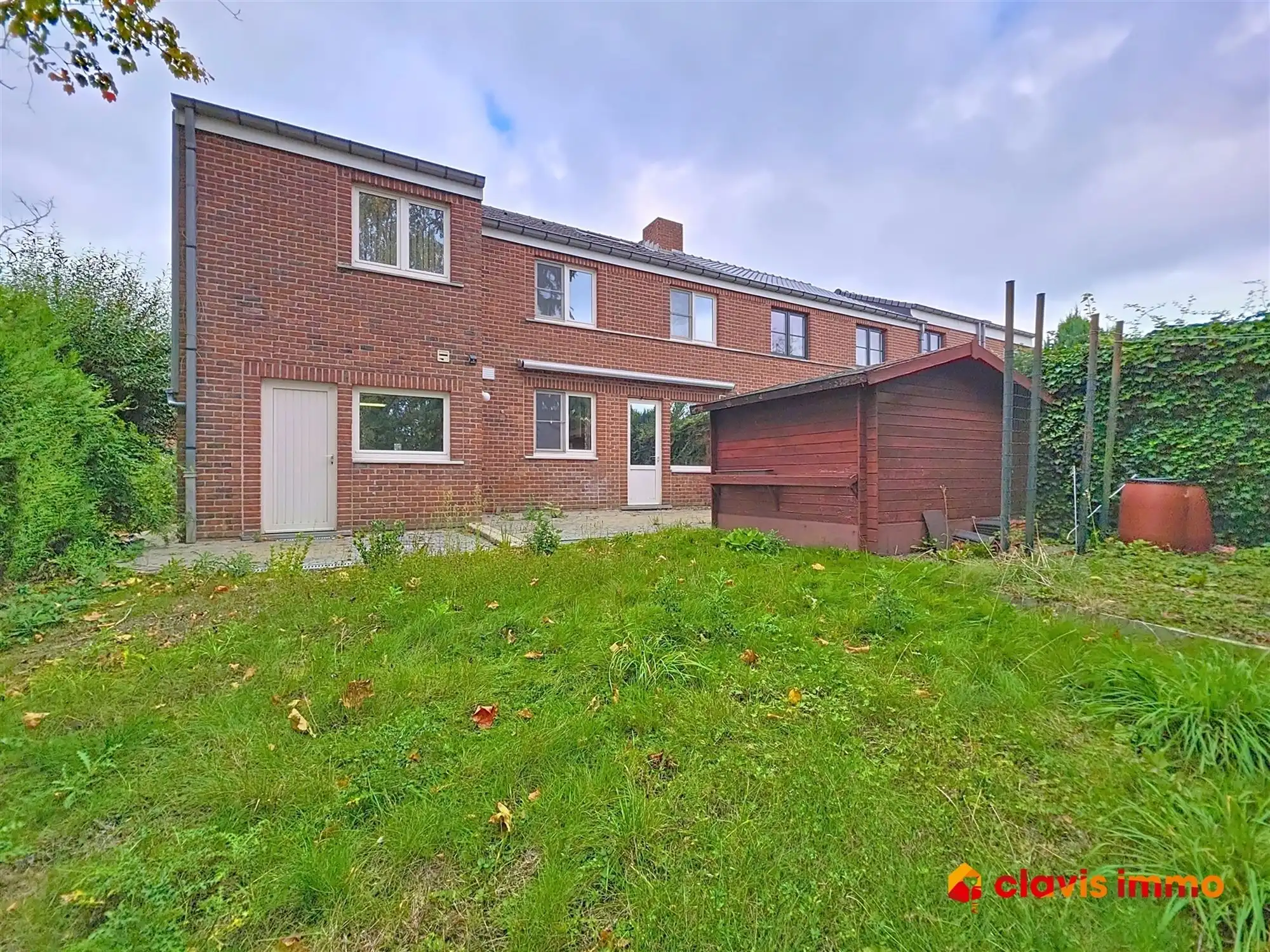 Halfopen-bebouwing in een rustige buurt foto 8