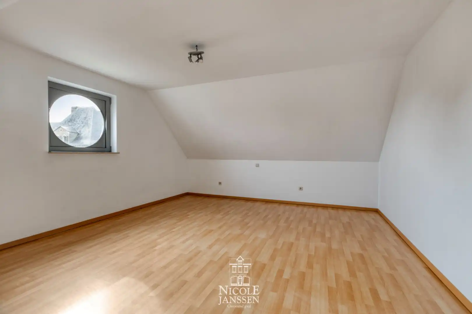 Zeer ruim appartement foto 29