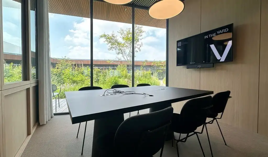 Prachtig gemeubelde kantoren met dienstverlening In The Yard in Drongen foto 6