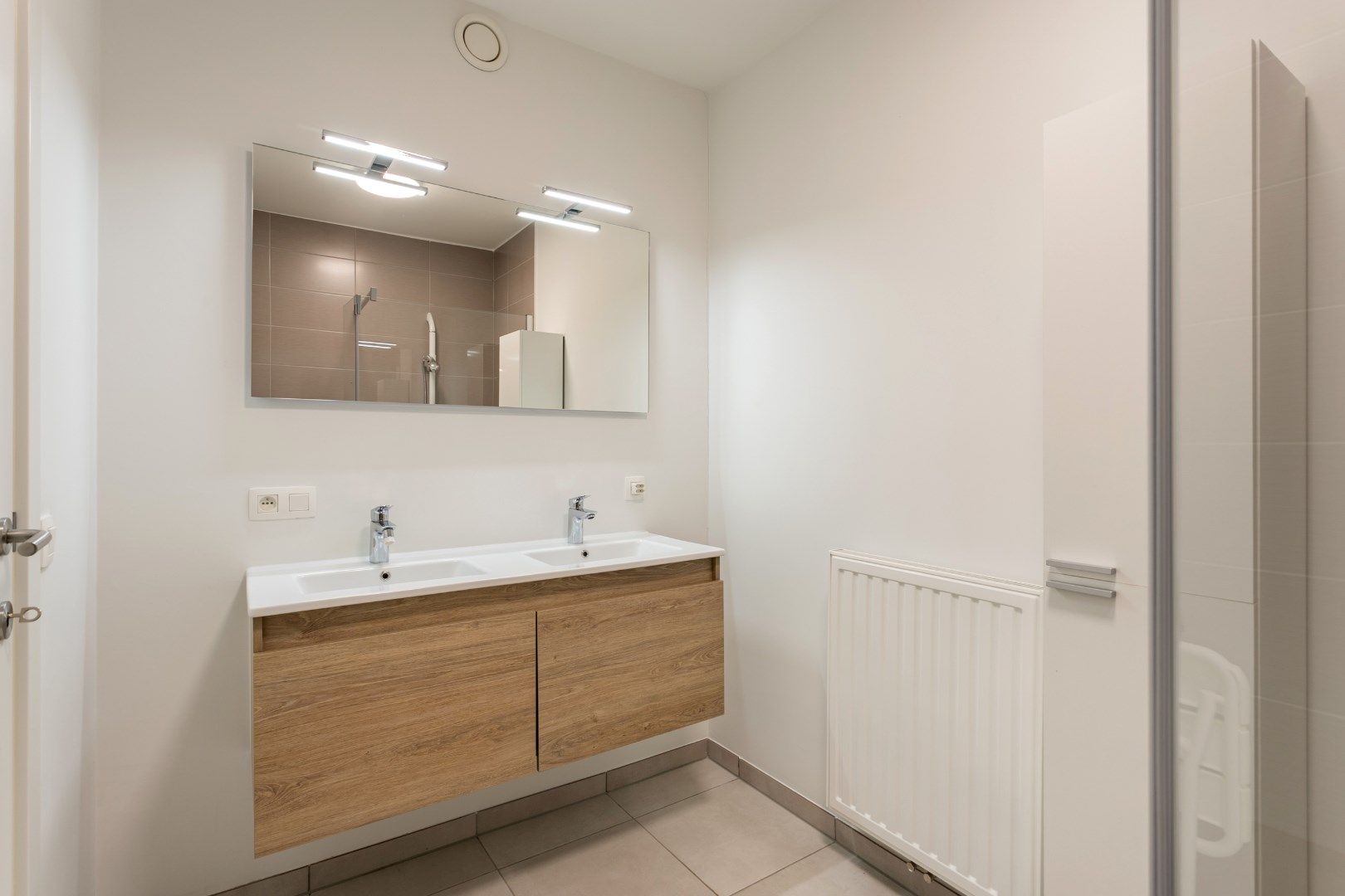 Instapklare, energiezuinige woning 3slpks, tuin en garage foto 15