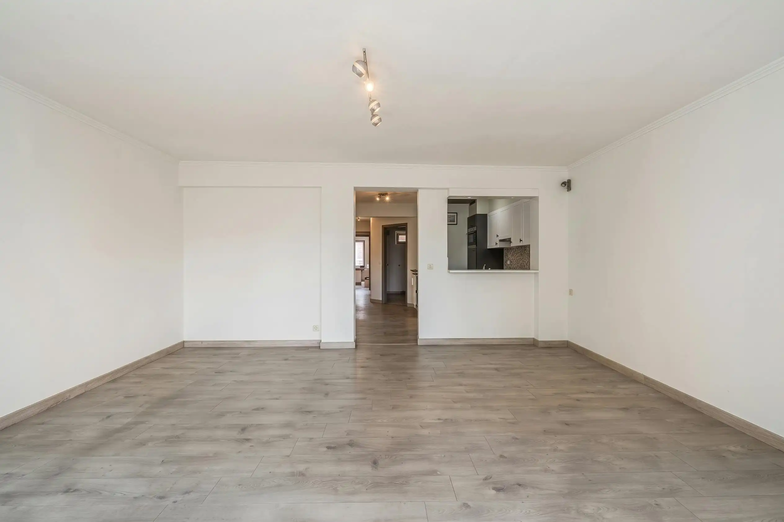 Centraal gelegen 2 slaapkamer appartement vlakbij de Zeedijk foto 6