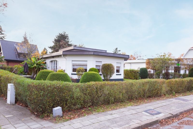Hoofdfoto van de publicatie: Modernistische bungalow op TOP locatie!