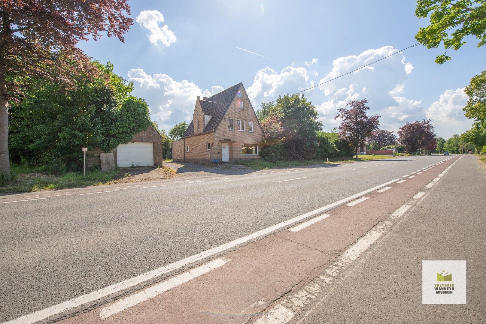 Hoofdfoto van de publicatie: Hoeve met 2 varkensstallen en 1 hangar op 3.869 m2