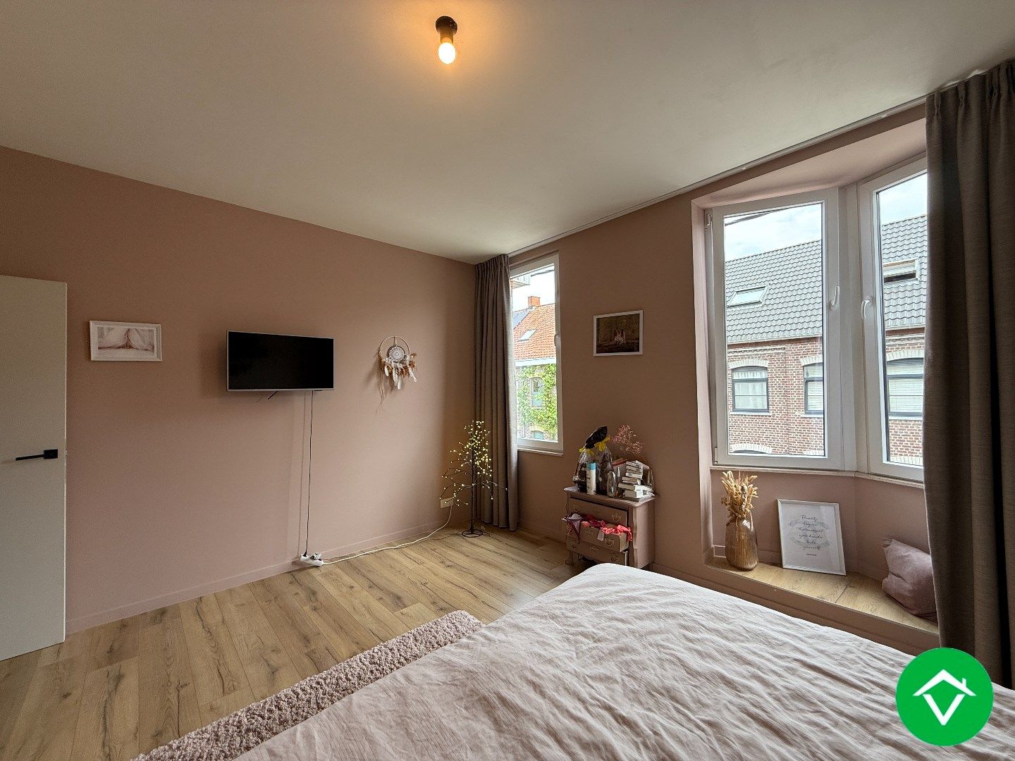 Prachtig gerenoveerde rijwoning nabij het centrum met 3 slaapkamers, tuin en garage te Roeselare foto 12