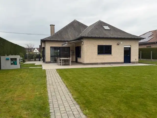 Mooie ruime woning 4 slaapkamers op 855m² foto 2