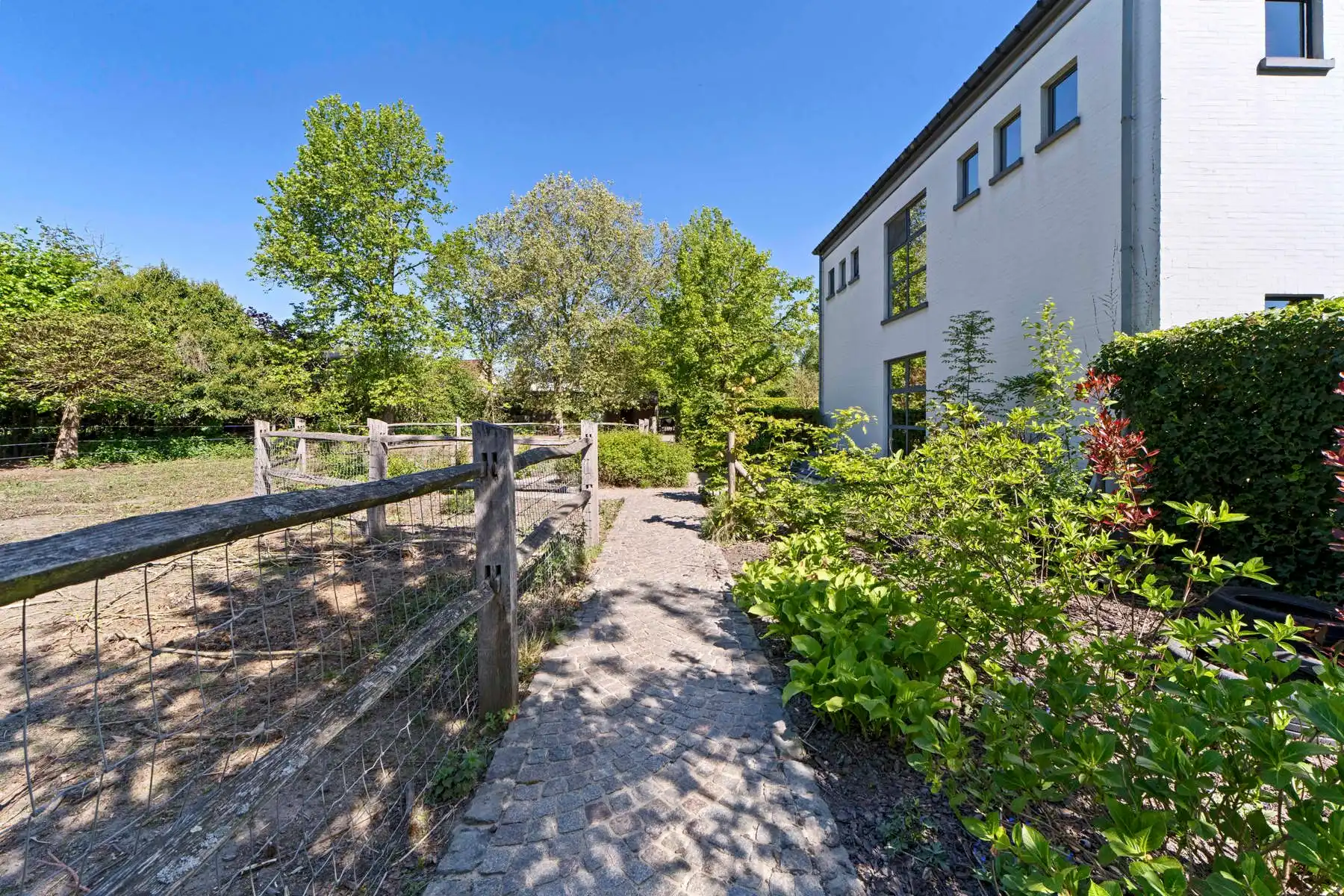MODERNE VILLA MET 5 SLAAPKAMERS EN ONDERHOUDSVRIENDELIJKE TUIN foto 54