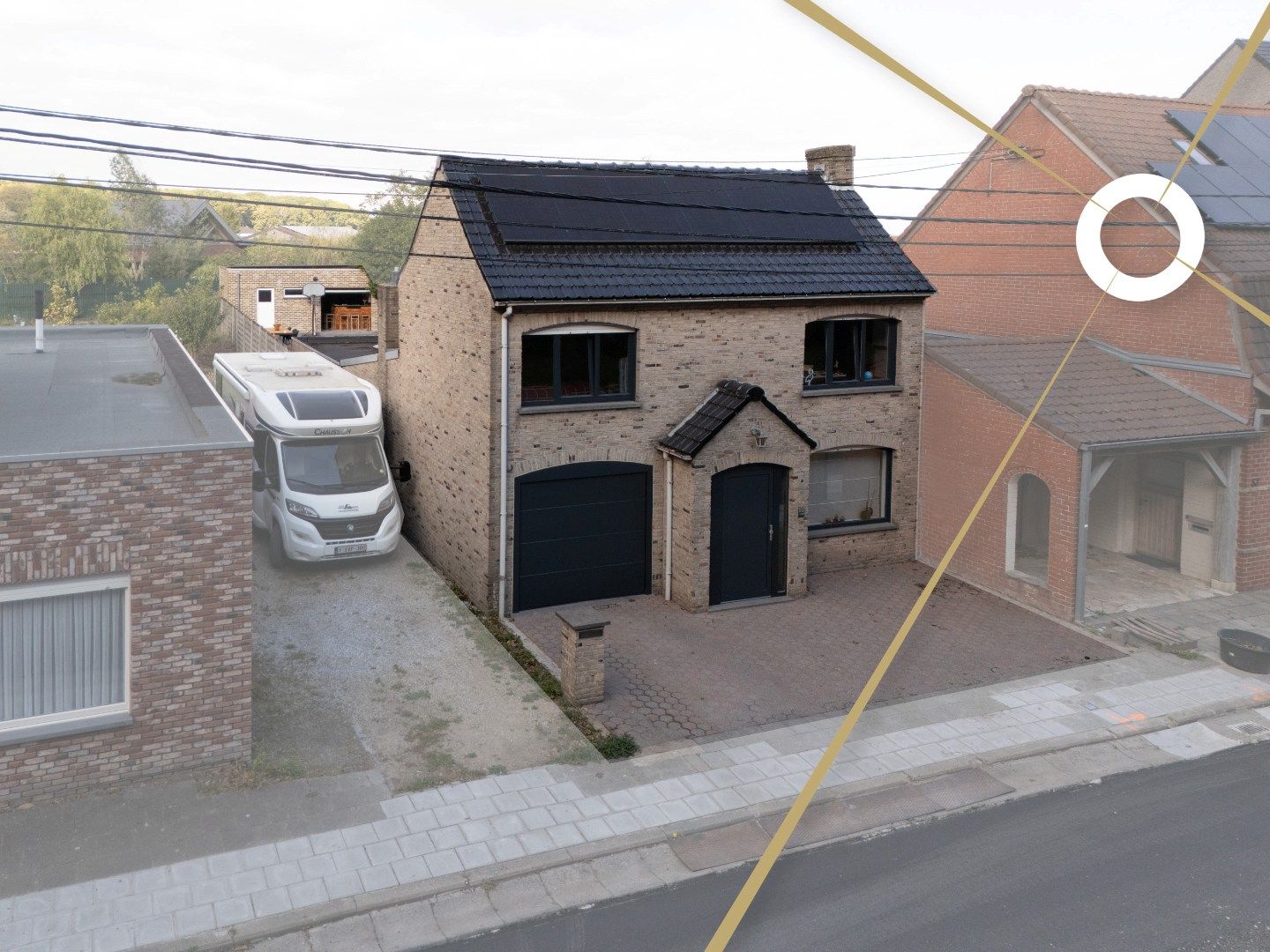 Ruime woning met 3 slaapkamers, zonnige tuin en garage te Geluveld foto {{pictureIndex}}