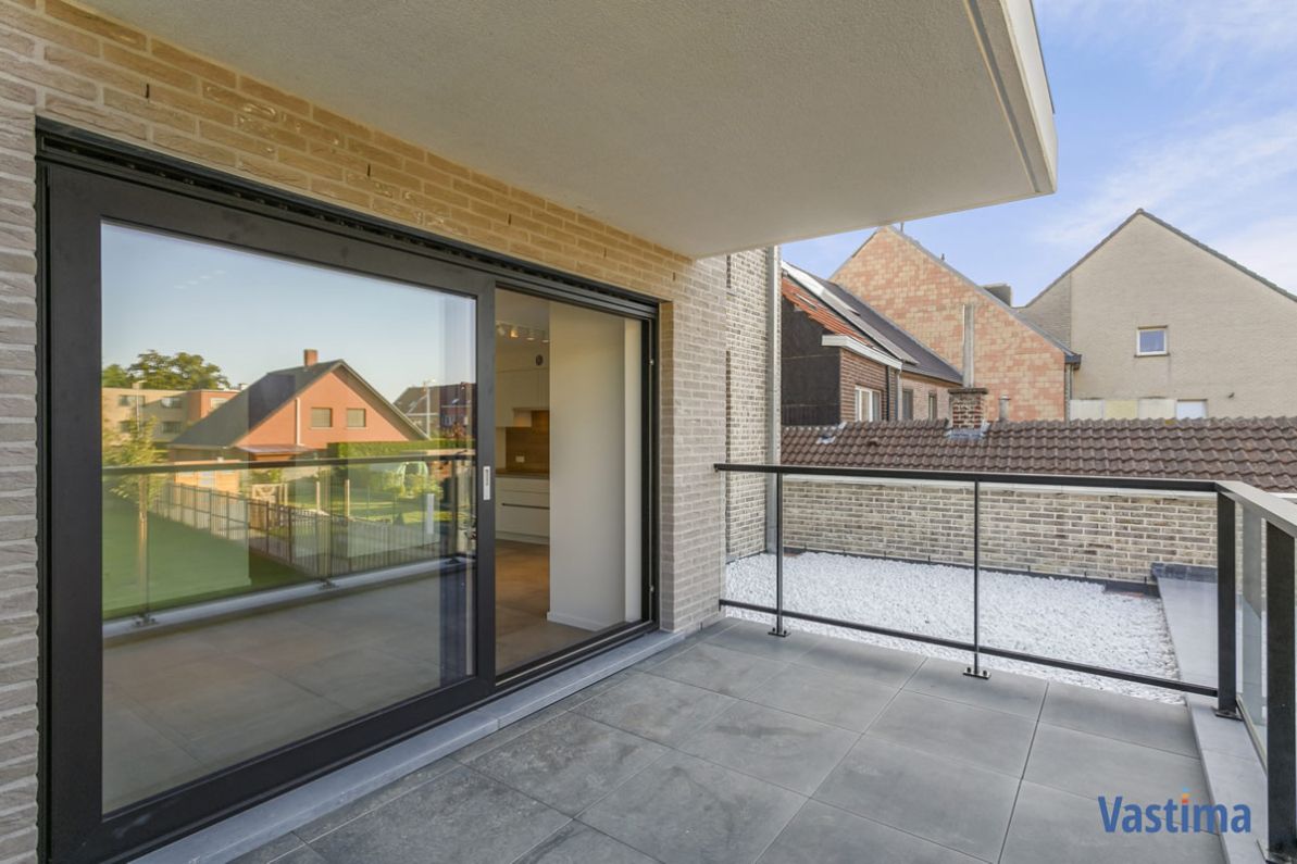 Recent appartement met 2 slaapkamers, terras en autostaanplaats foto 9