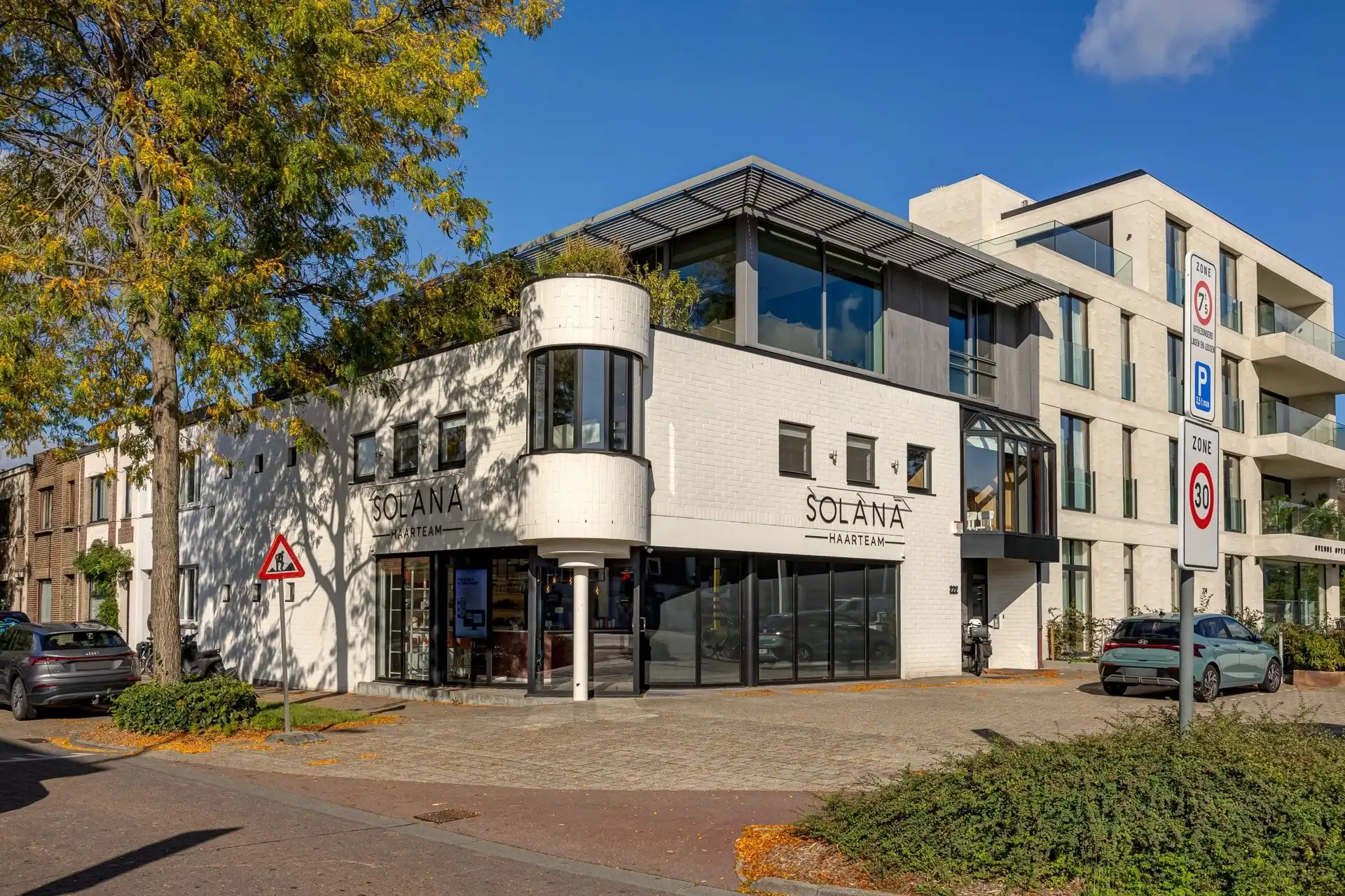 gebouw voor gemengd gebruik foto {{pictureIndex}}