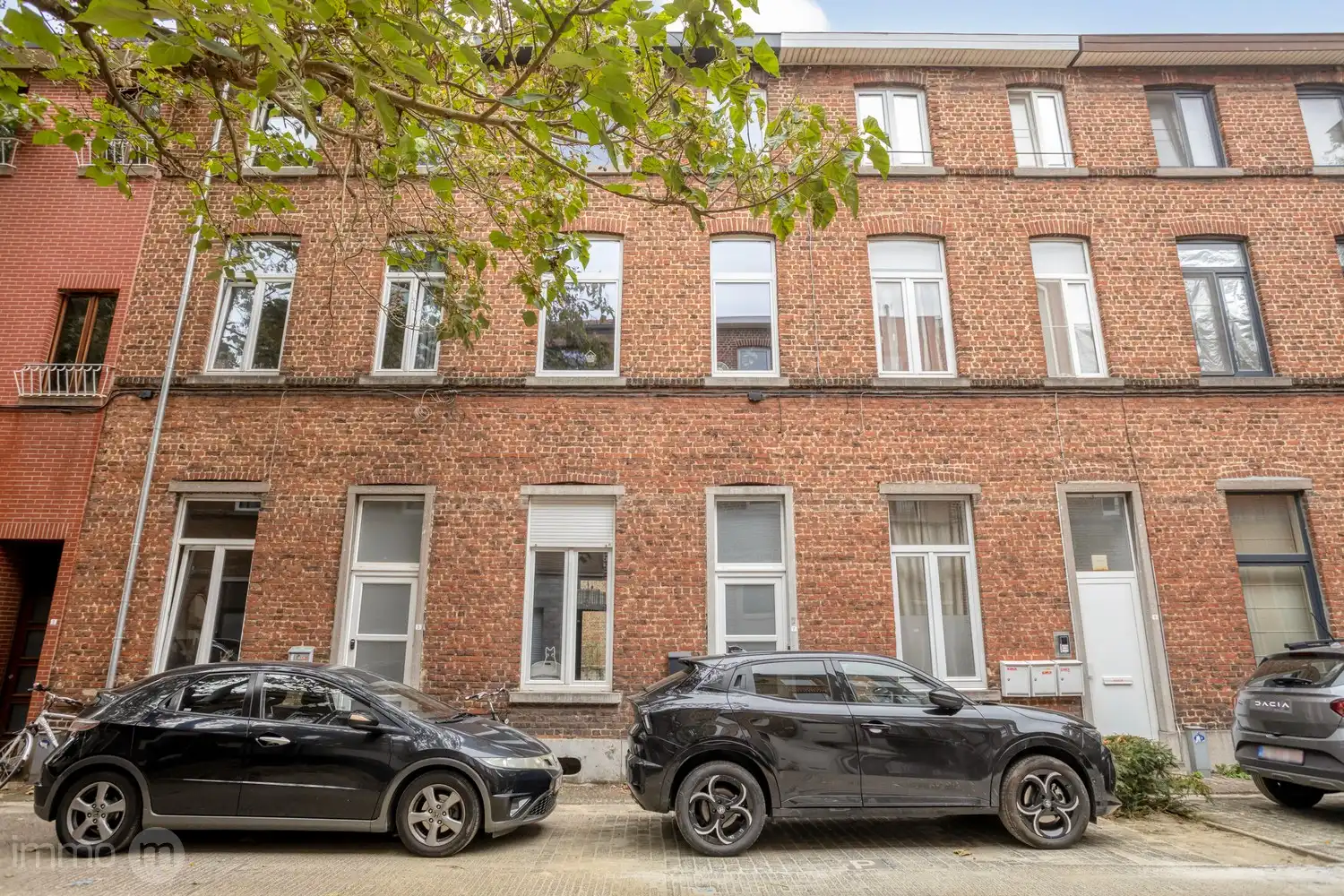 Charmante gerenoveerde stadswoning met 2 of 3 slaapkamers, veel bergruimte en gezellige stadstuin. foto 2