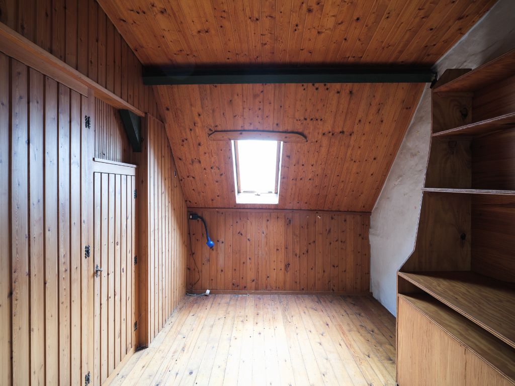 Dikkelvenne – Te renoveren hoeve op een terrein van 2.179 m², omgeven door groen en weides. foto 17
