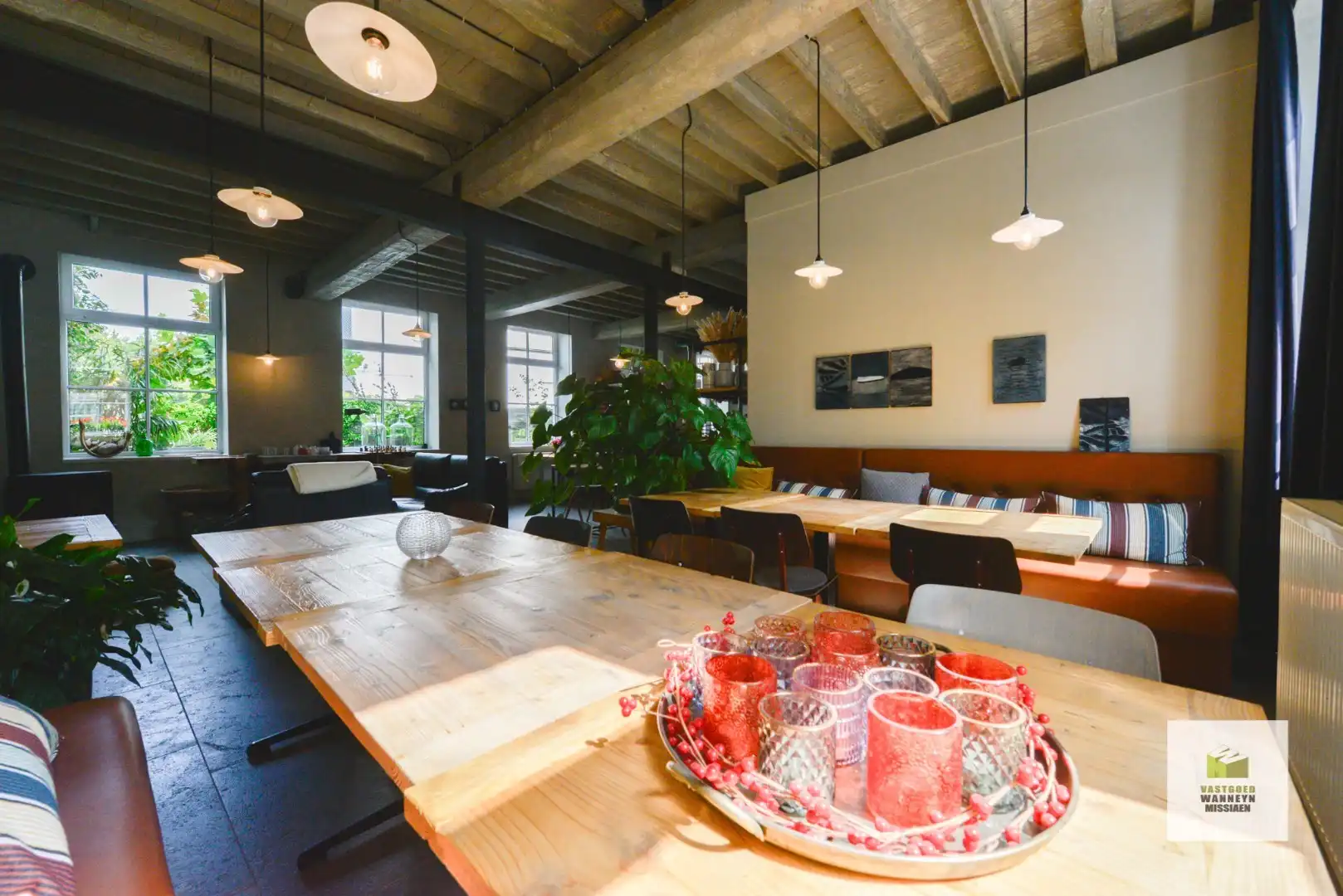 Gerenoveerde handelszaak met ruime woning en gezellige stadstuin te centrum Roeselare foto 12