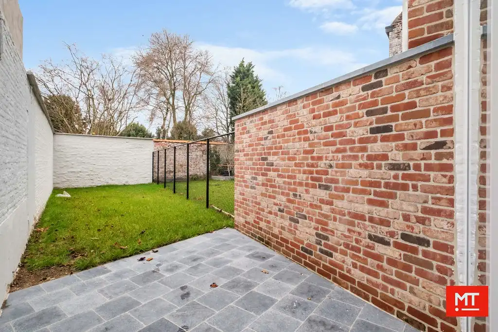 Instapklare halfopen woning met 3 slaapkamers, tuin en uitweg in de dorpskern van Ledegem foto 8