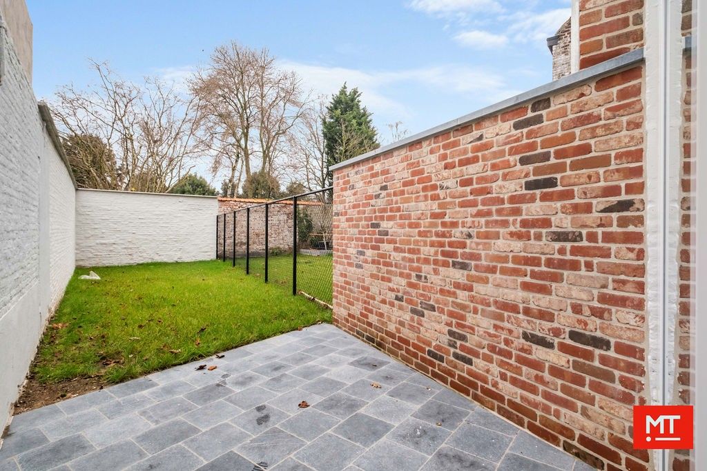 Instapklare halfopen woning met 3 slaapkamers, tuin en uitweg in de dorpskern van Ledegem foto 7