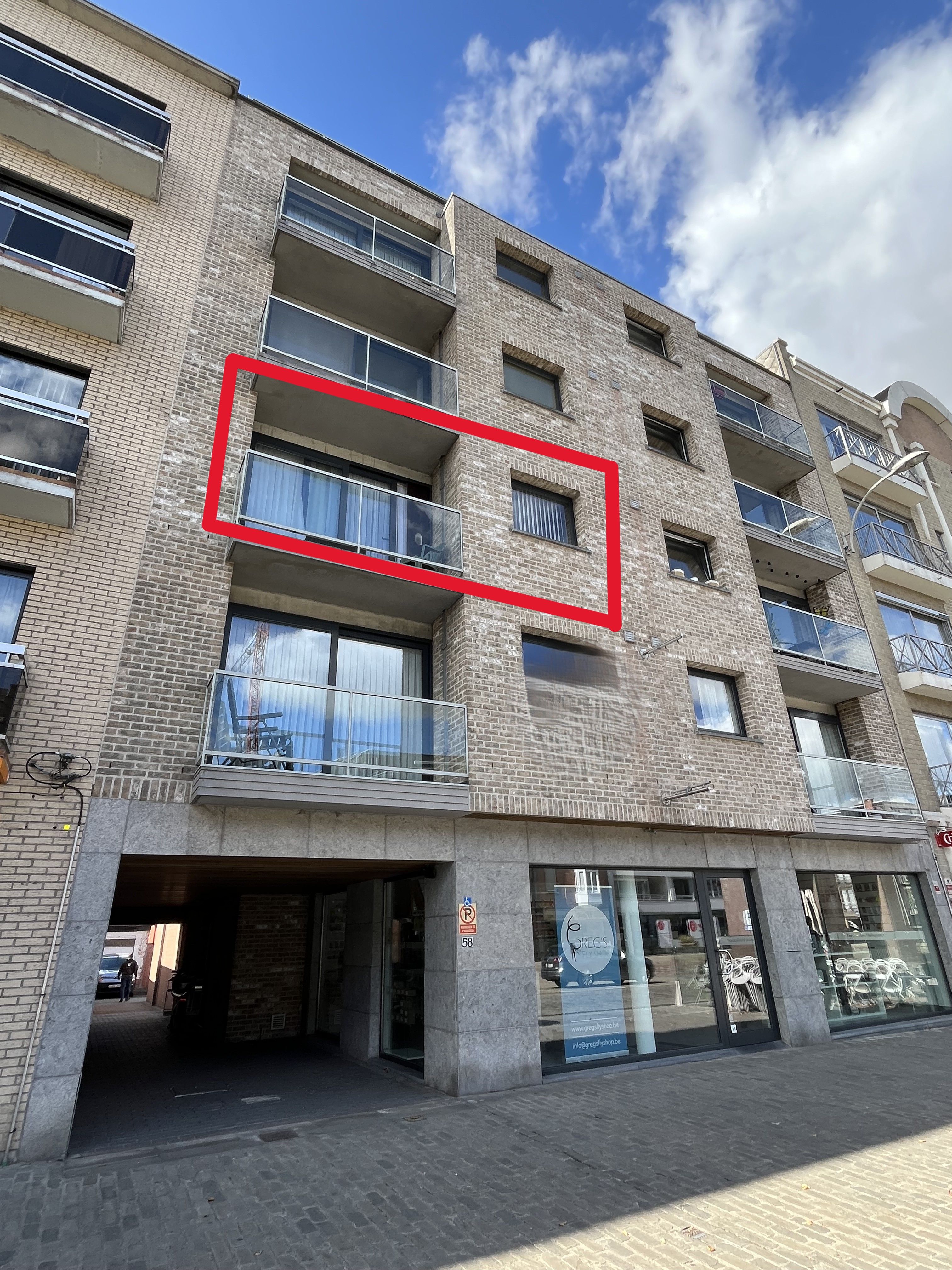 Instapklaar, nieuw geschilderd, ruim 2 slpk appartement foto 3