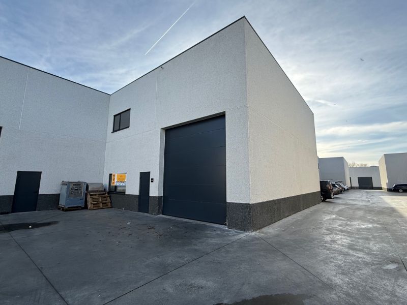 Goed gelegen nieuwbouw magazijn van 438 m² met 4 parkeerplaatsen foto 2
