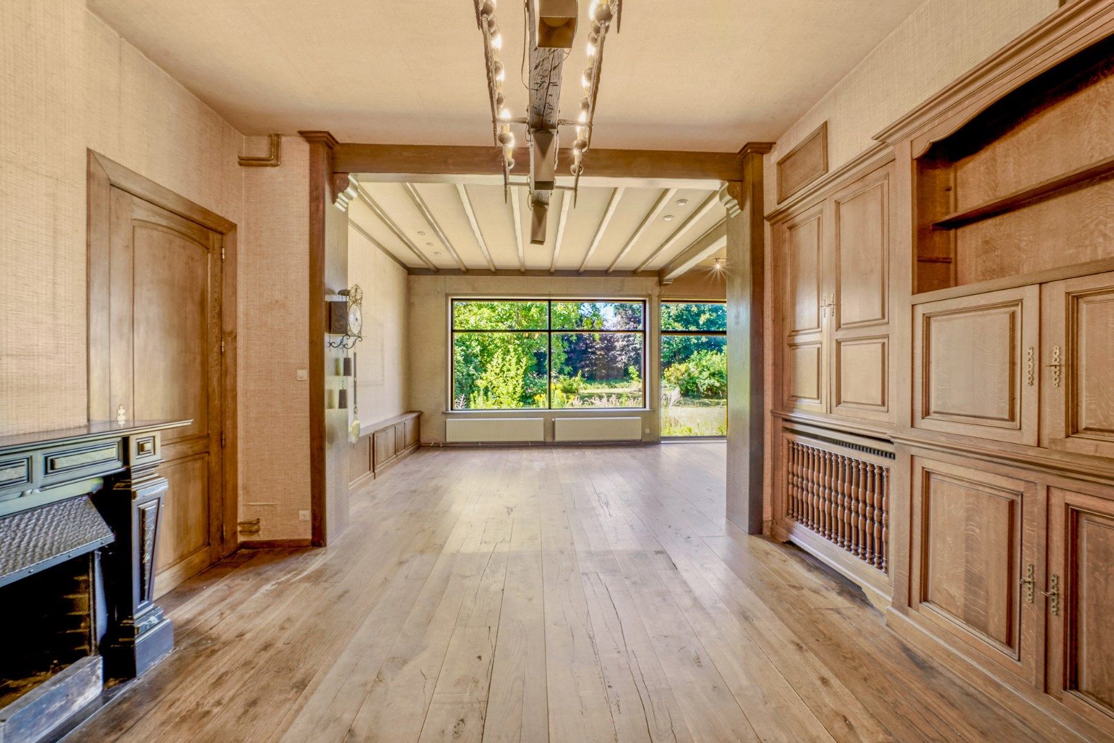 Herenhuis met conciërgewoning en garages in het centrum van Oudenburg foto 9
