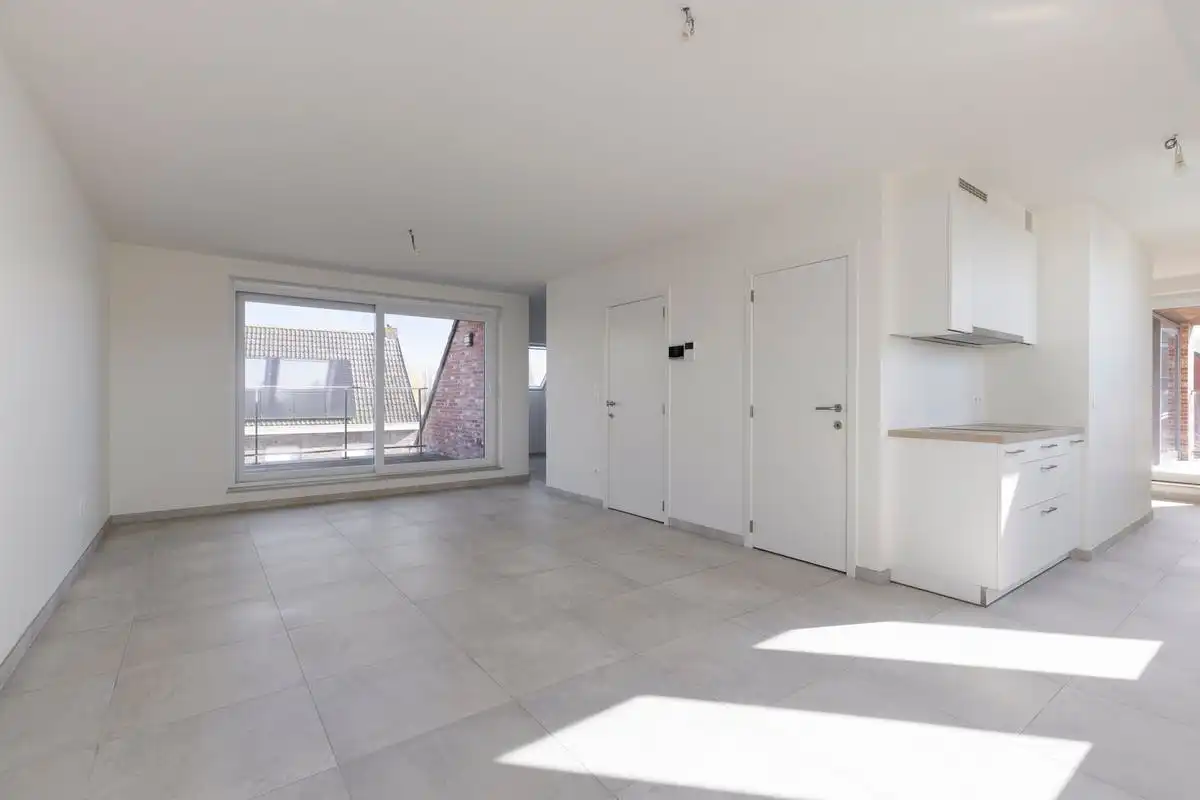 Ruim en lichtrijk appartement in hartje Proven foto 3