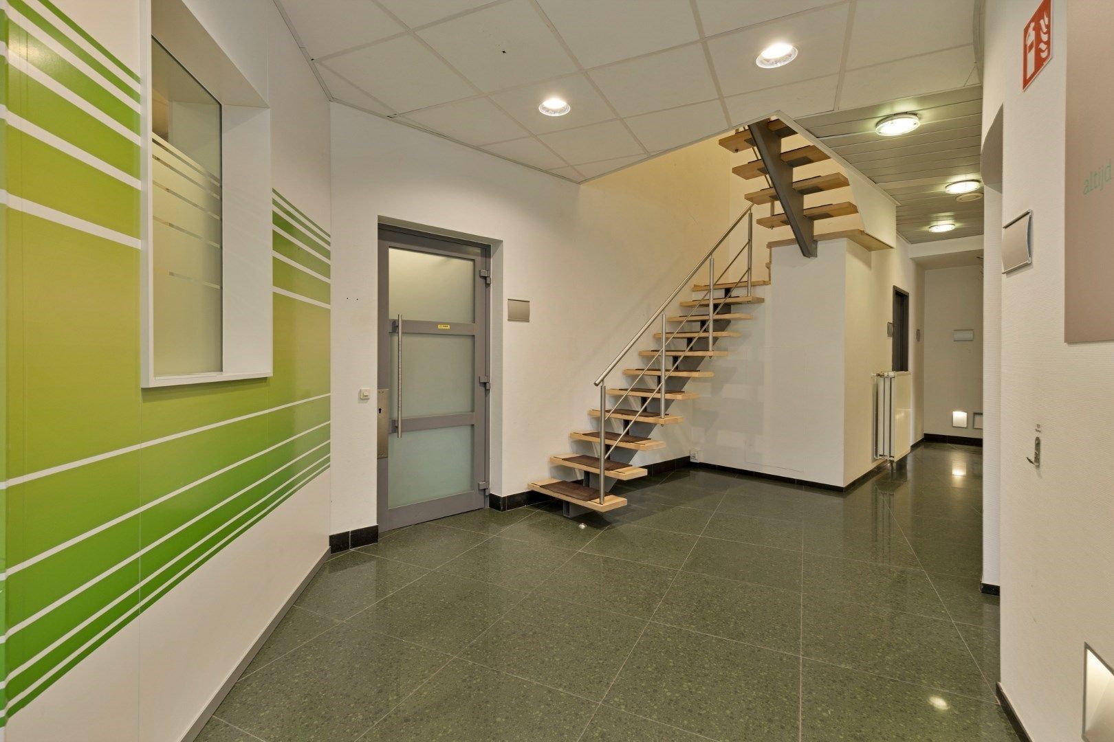 Handelspand met appartement en tal van mogelijkheden! foto 8