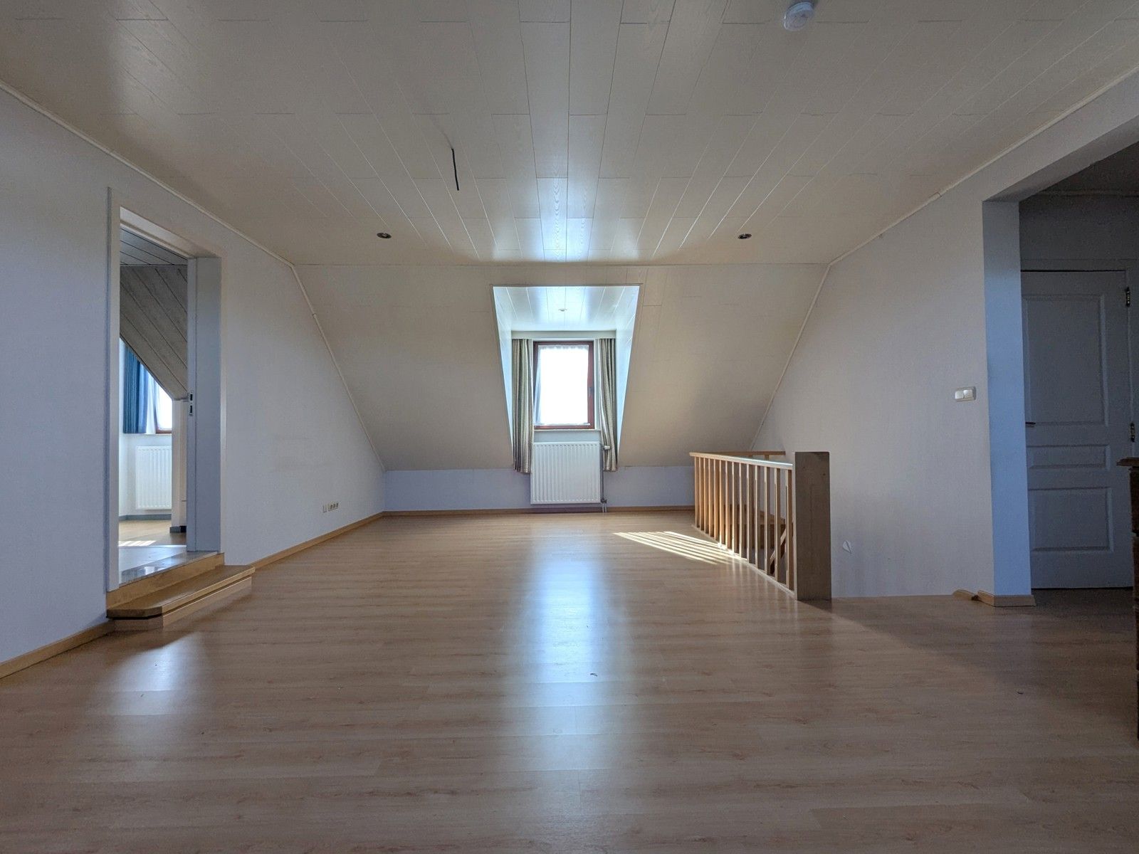 Ruime hoeve met mooie tuin + veel parking in rustig straatje foto 19