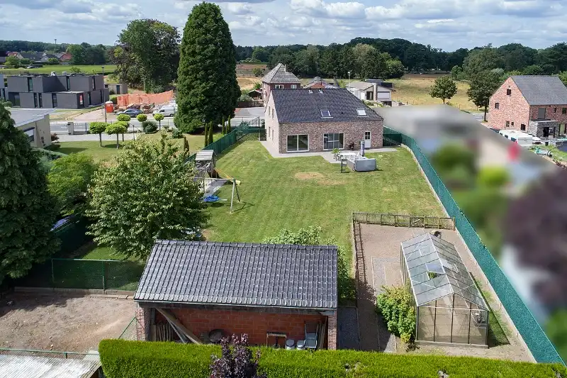 Ruime, volledig instapklare en omheinde gezinswoning met schaarlift naar de kelder op een perceel van maar liefst 13 aren 62 centiaren! foto 15