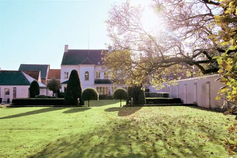 🏡 Unieke herenwoning te huur in het hart van Aarsele! foto 2