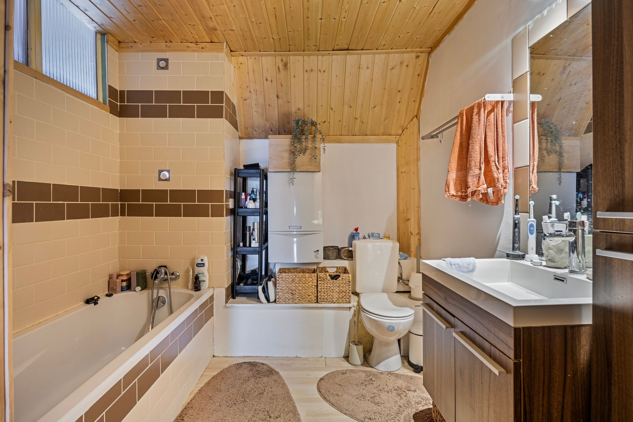 Charmante woning met omheinde tuin en garage foto 13