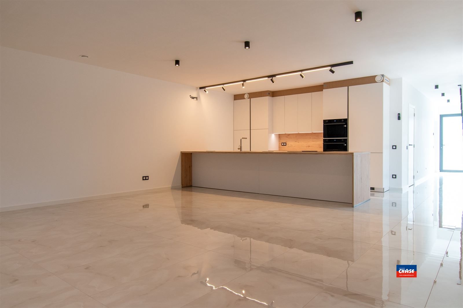 Nieuwbouwwoning met 4 slpks, 3 badk en tuin foto 4