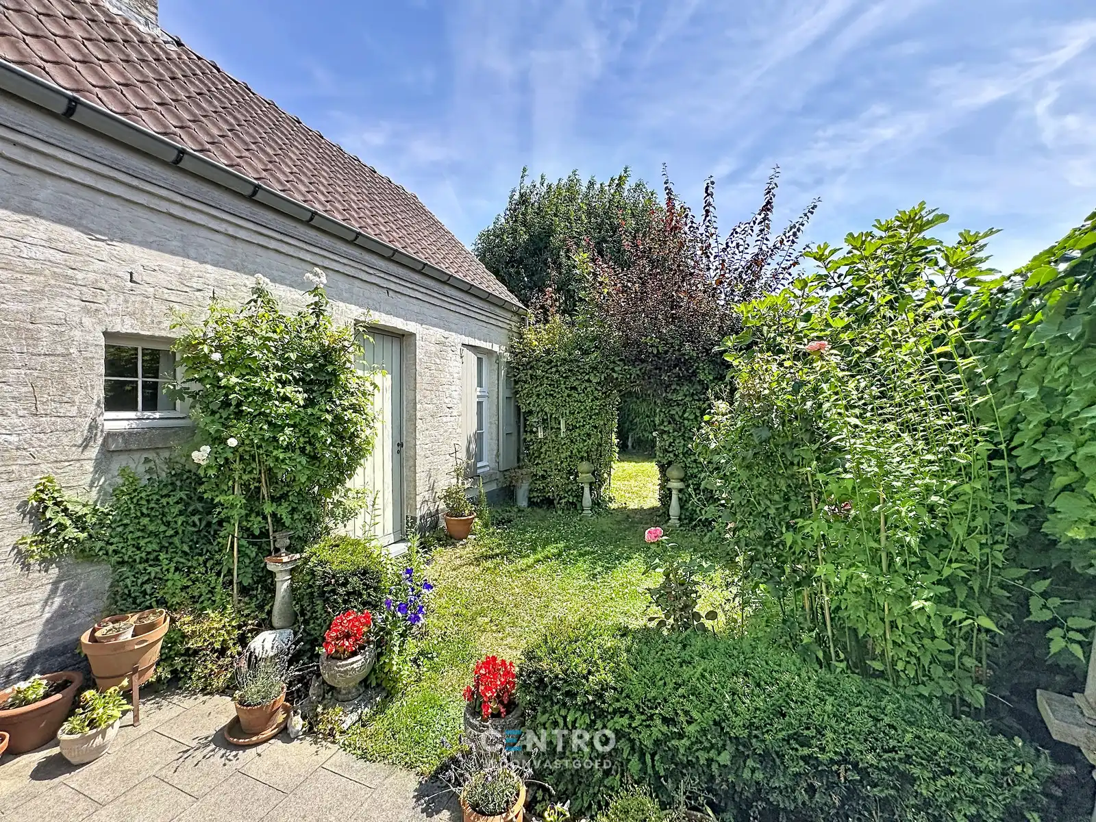 Leuke kunstenaarswoning met 3 slpks en 3 badks in 'het Witte dorp'! foto 22