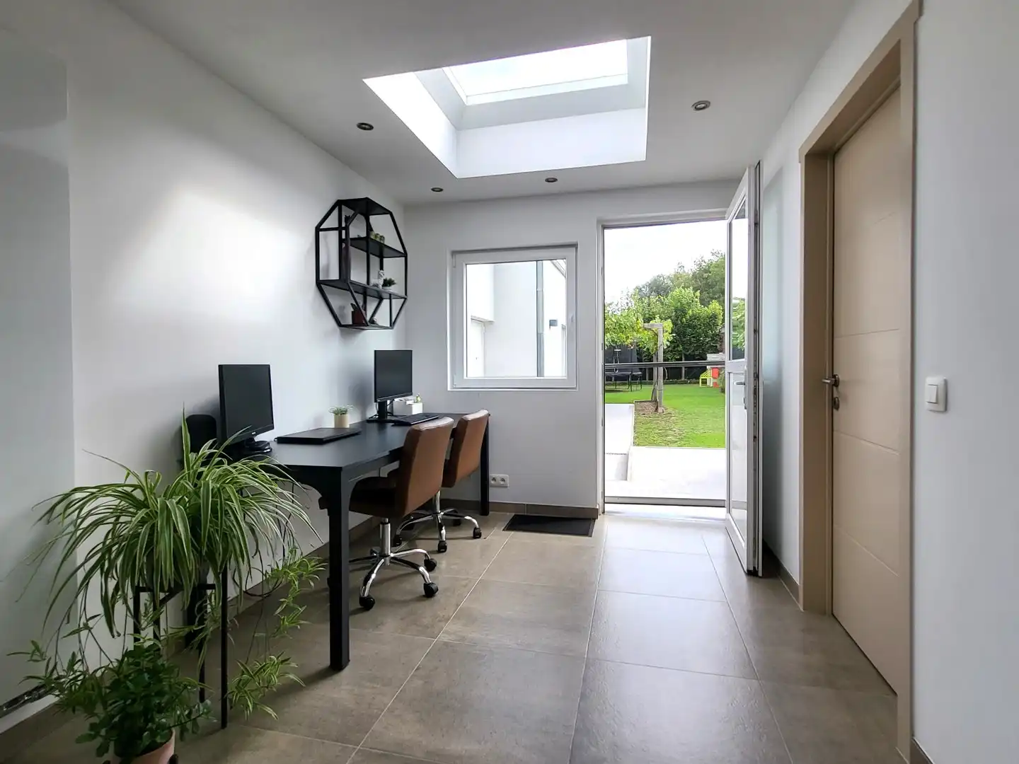 Gerenoveerde woning met garage en zonnige tuin in landelijke omgeving. Topper! foto 24