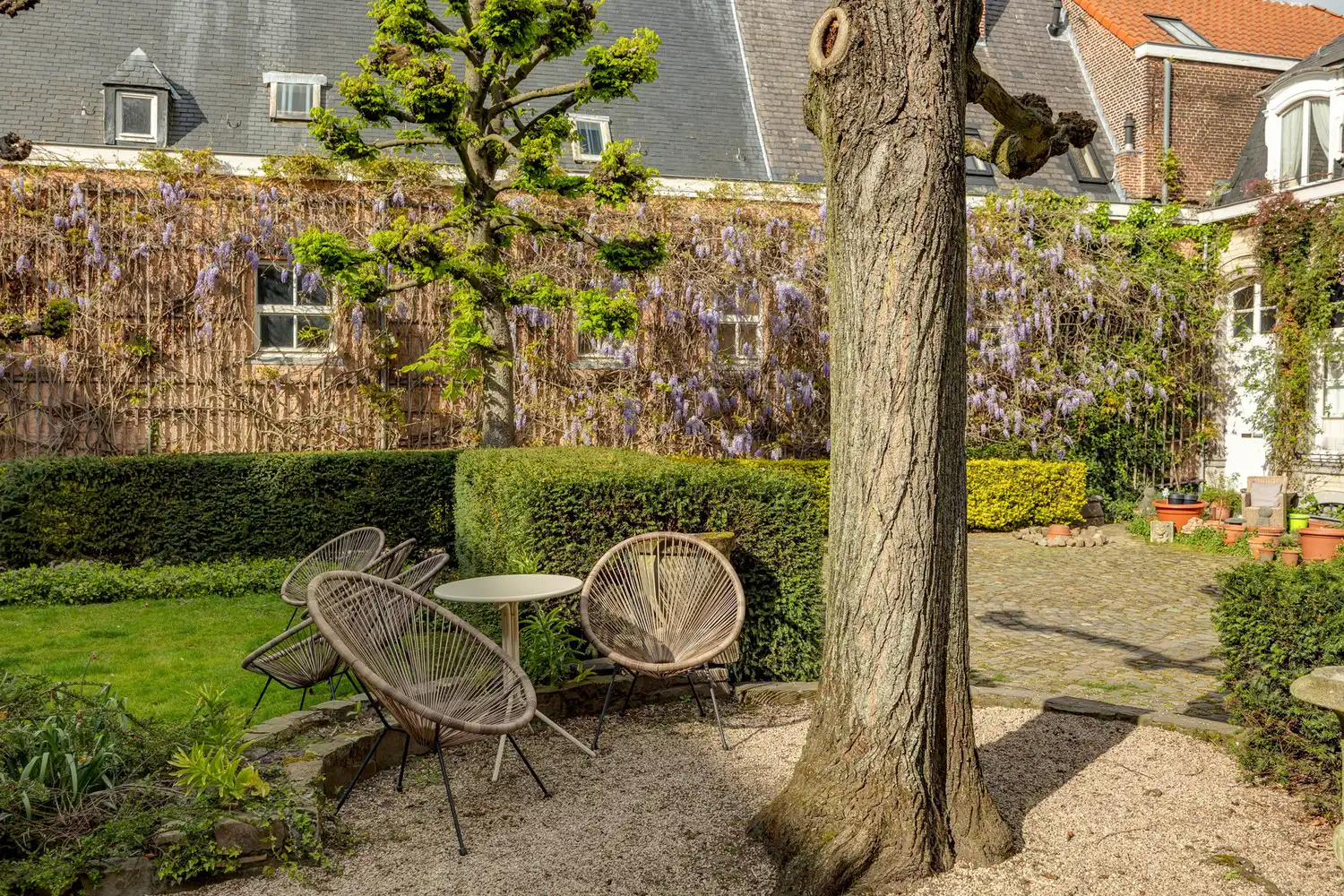 Een zeldzaam en groen privilige in het hart van Antwerpen: wonen in het historische Venushof foto 31