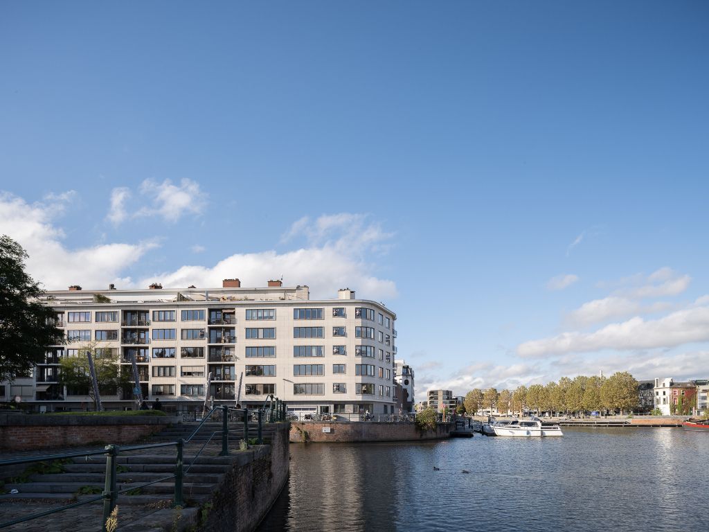 Op te frissen appartement met buitenruimte en uitzonderlijk potentieel foto 3