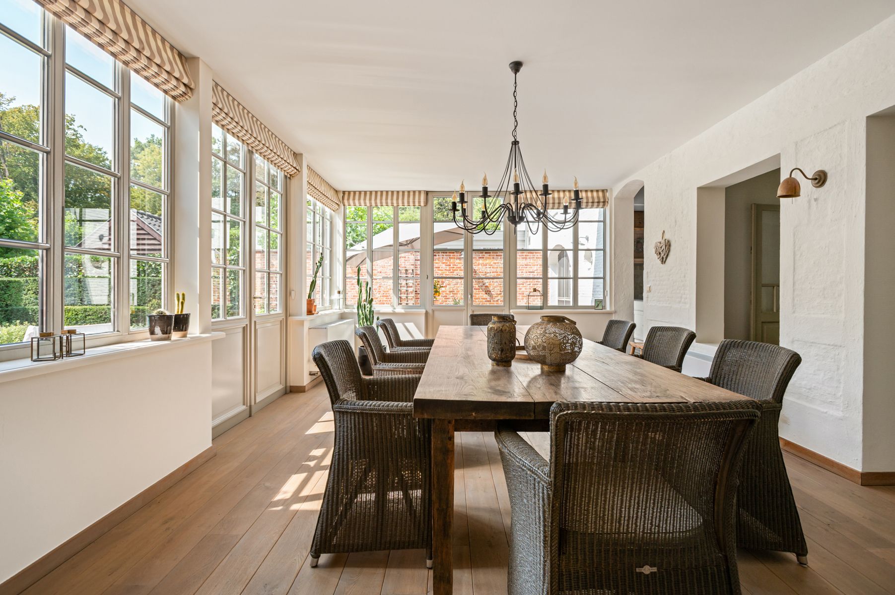 UNIEKE INSTAPKLARE WONING MET ZWEMBAD foto 11