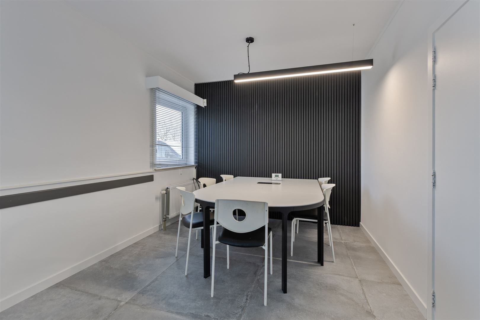 TE HUUR: Bedrijfsgebouw met kantoren te Houthalen! foto 6