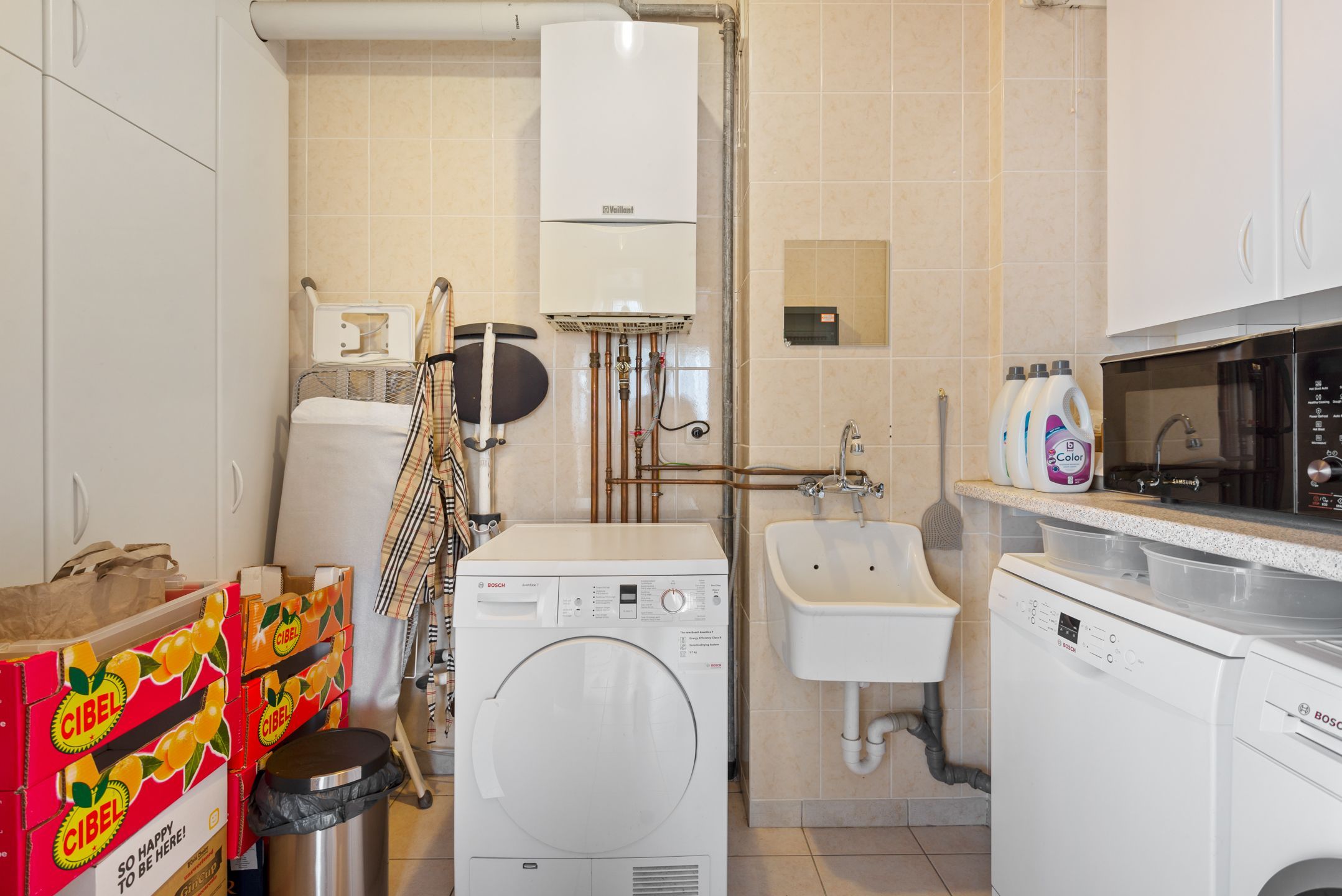 Ruim appartement met 2 slaapkamers, terras én garage in hartje Wommelgem! foto 6