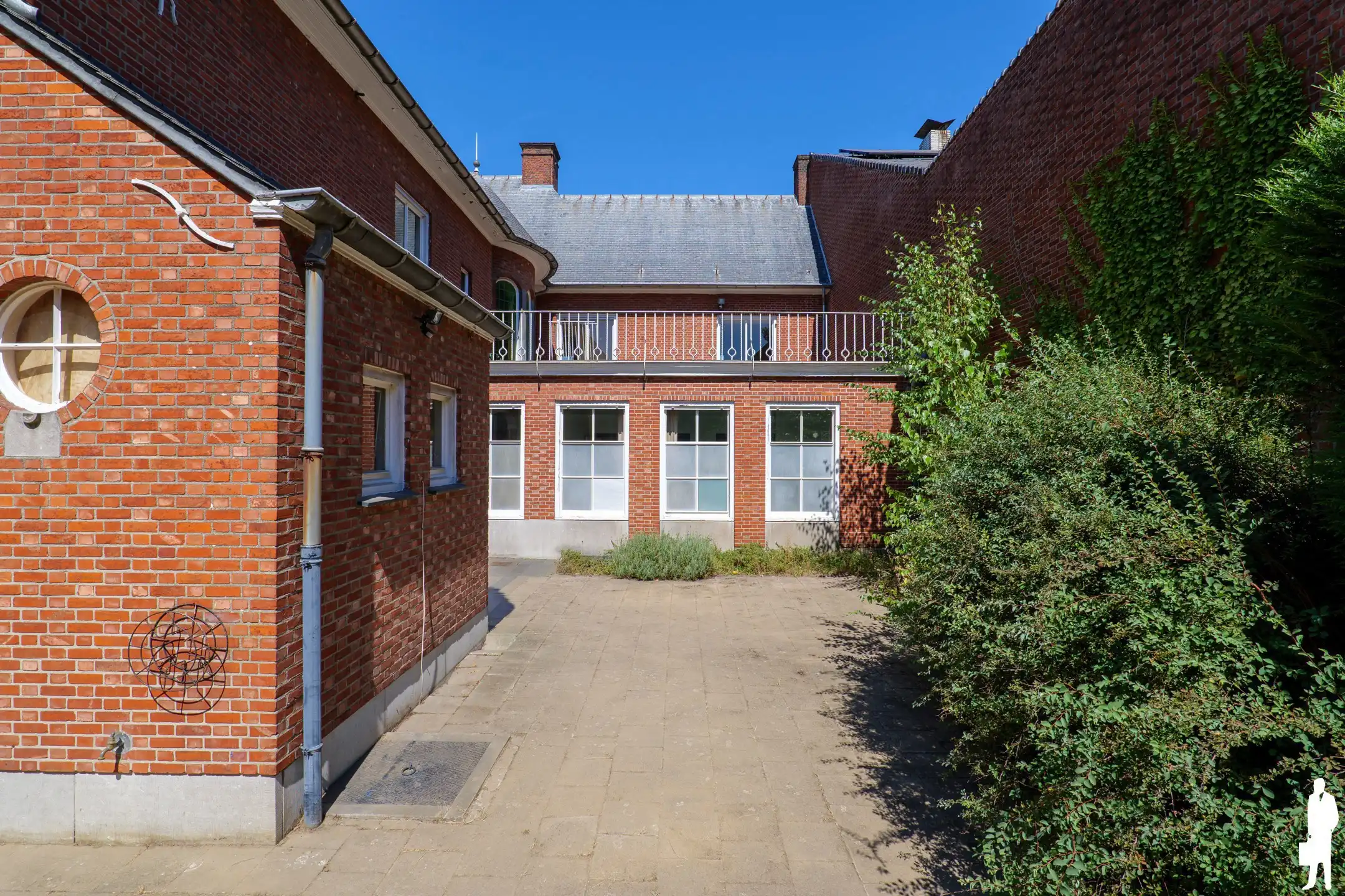 Voormalige dokterswoning in het centrum van Geel. foto 21