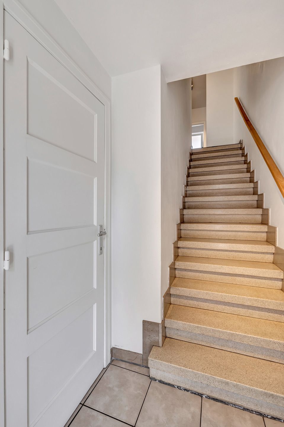 Volledig gerenoveerde bel-etage met ruime garage en terras foto 19