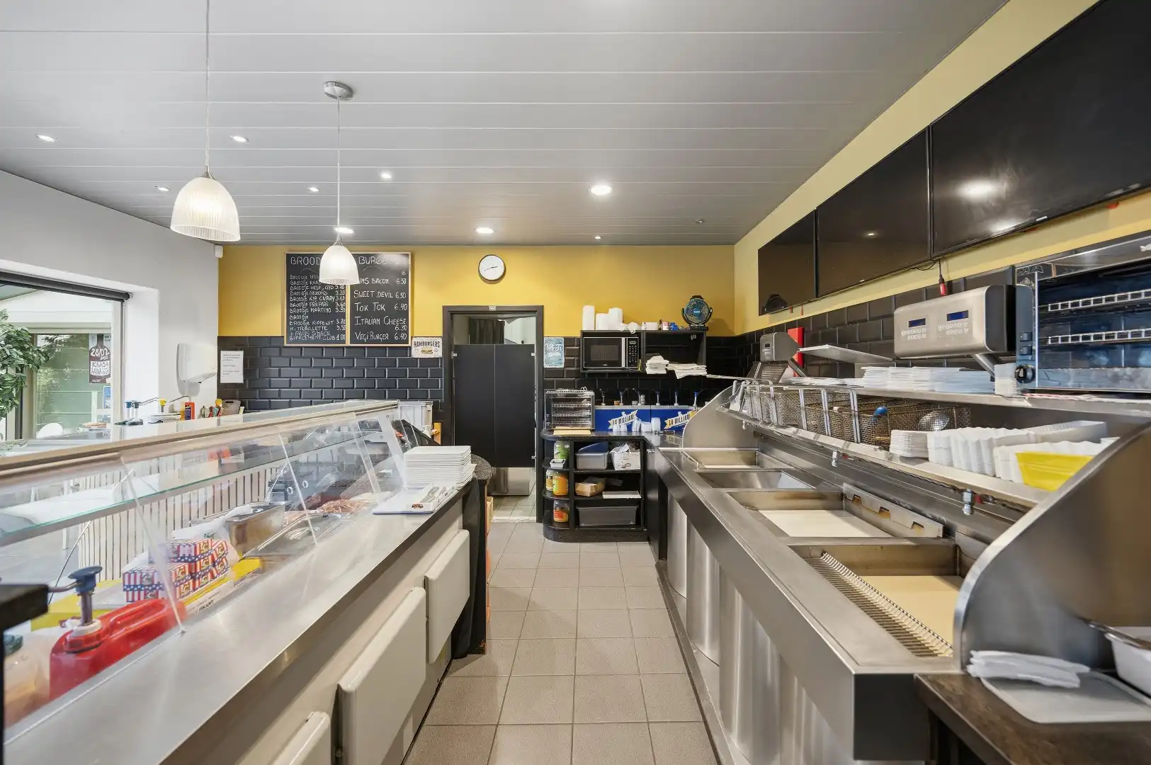 Instapklare woning met handelspand op een goede locatie foto 21