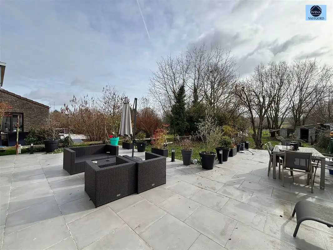 GERENOVEERDE HOB MET GROTE TUIN EN 2 GARAGES foto 13