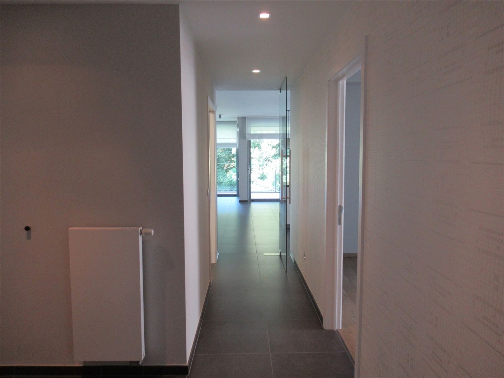 Appartement met 2 slpk's, terras en garage in centrum van Sint-Truiden. foto 4