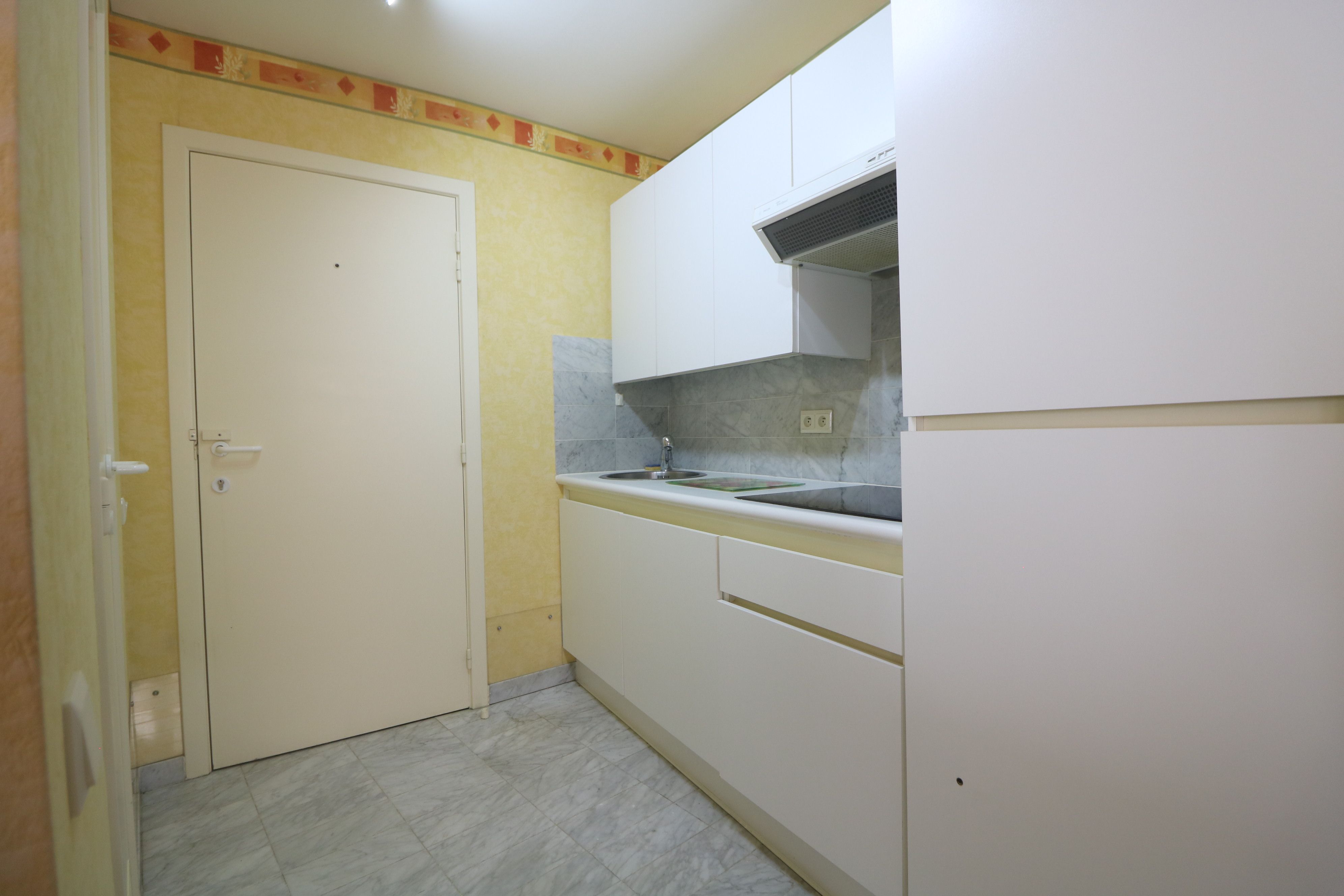 Hoekappartement met slaaphoek op 50 meter van de zeedijk en vlak aan de jachthaven van Blankenberge. foto 6